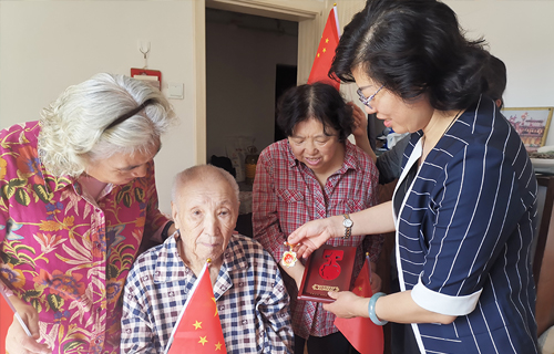 国庆前夕，我院走访慰问离退休老干部